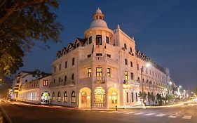 Queen'S Hotel