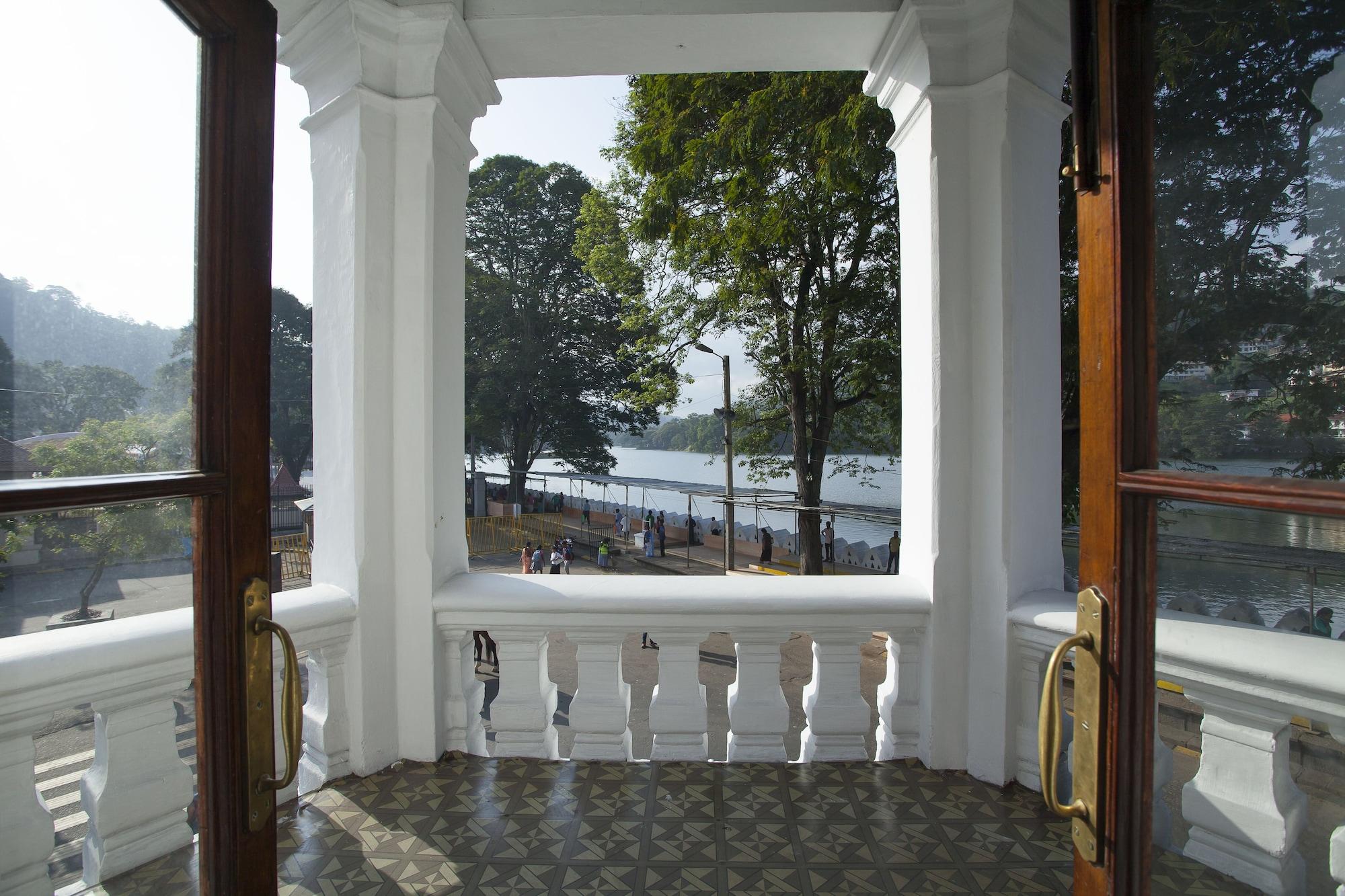 Queen'S Hotel Kandy Zewnętrze zdjęcie